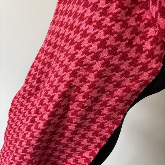 NWT Banana Republic Houndstooth Scarf Red Pink Fringe Preppy Old Money Scandi - Picture 4 of 14